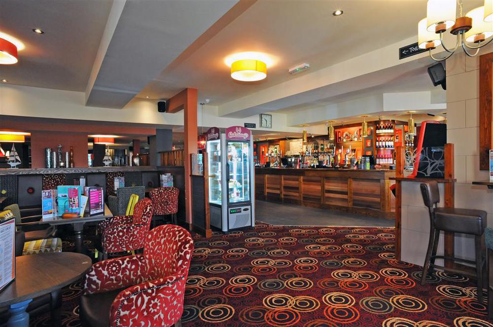 The Titan Hotel Клайдбанк Ресторант снимка