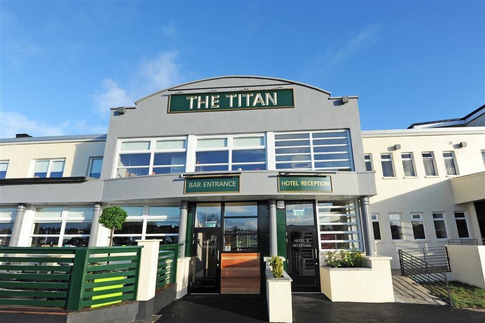 The Titan Hotel Клайдбанк Екстериор снимка