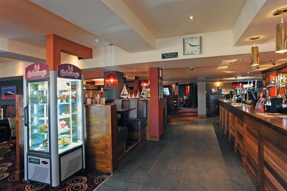 The Titan Hotel Клайдбанк Ресторант снимка