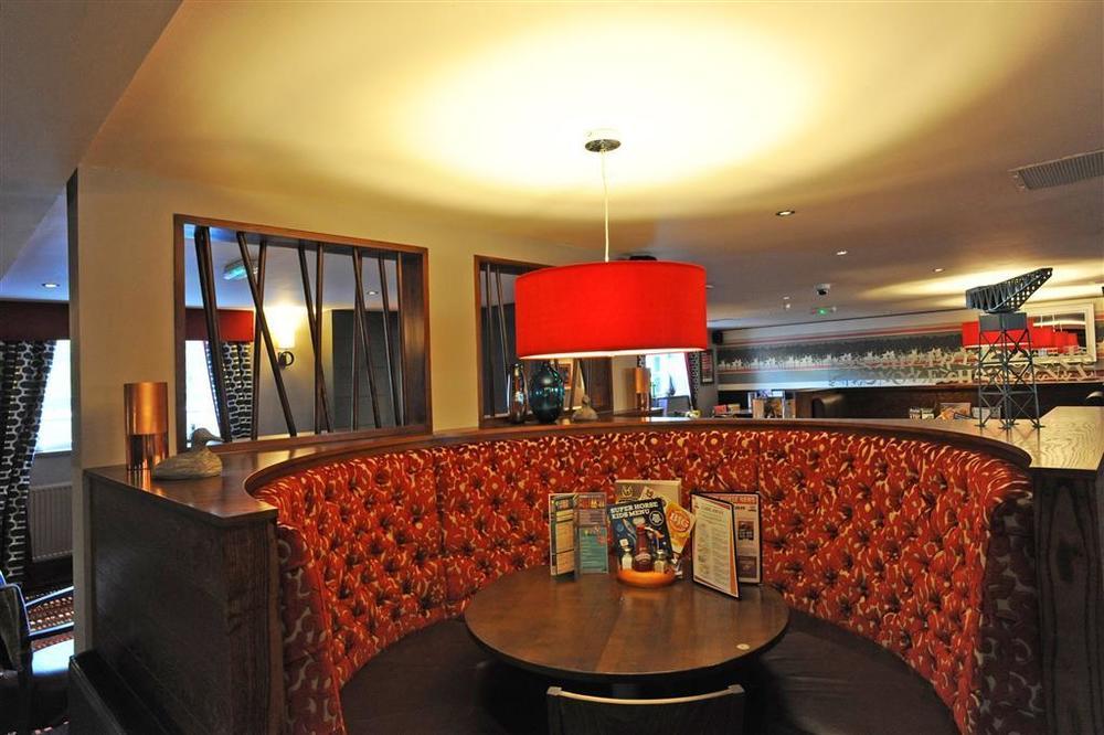 The Titan Hotel Клайдбанк Ресторант снимка