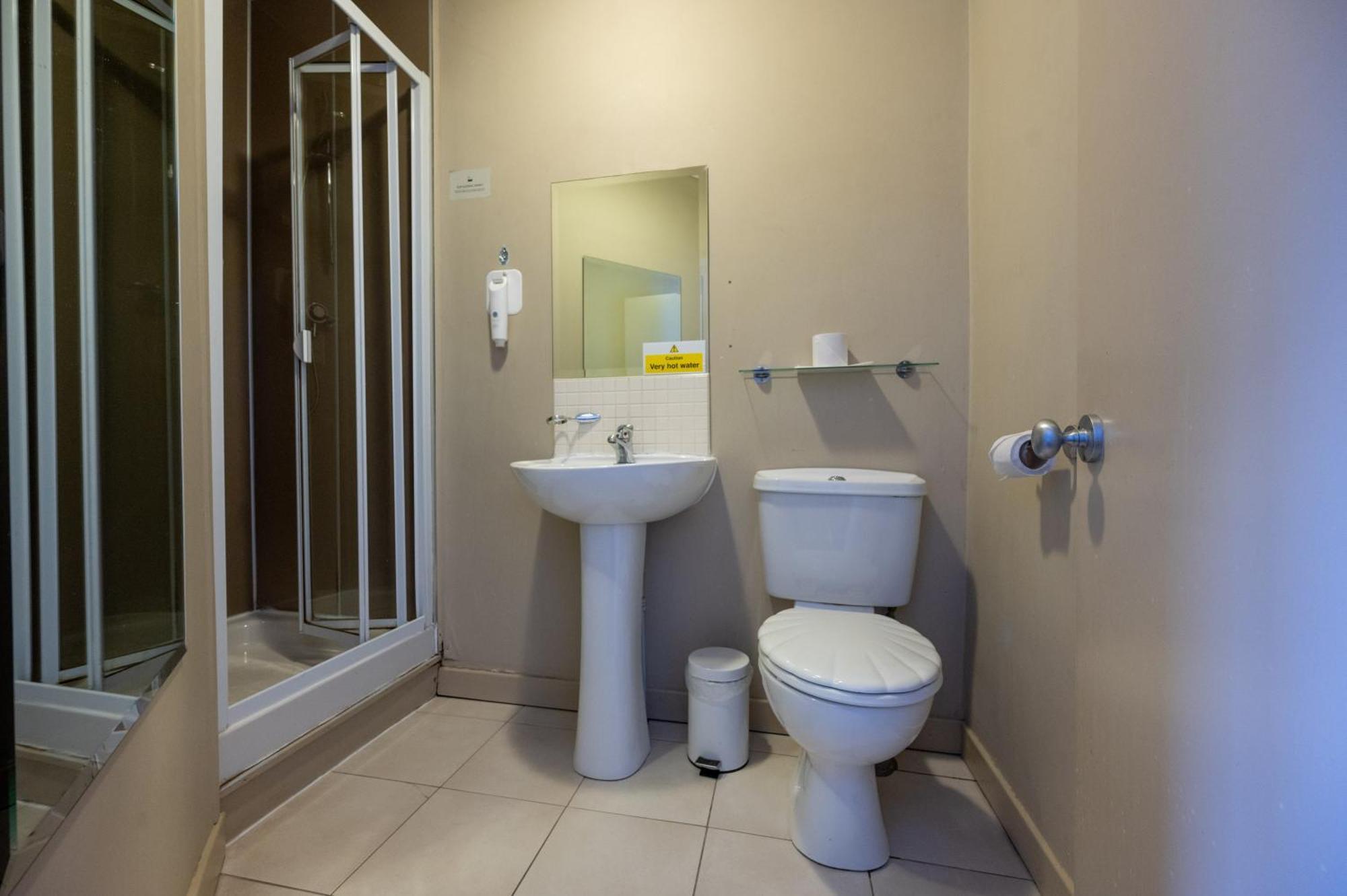 The Titan Hotel Клайдбанк Екстериор снимка